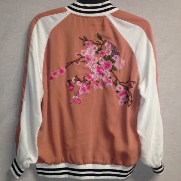 Gianni Bini Jackets & Blazers - NWT GIANNI BINI BOMBER JACKET FLORAL EMBROIDERY XS